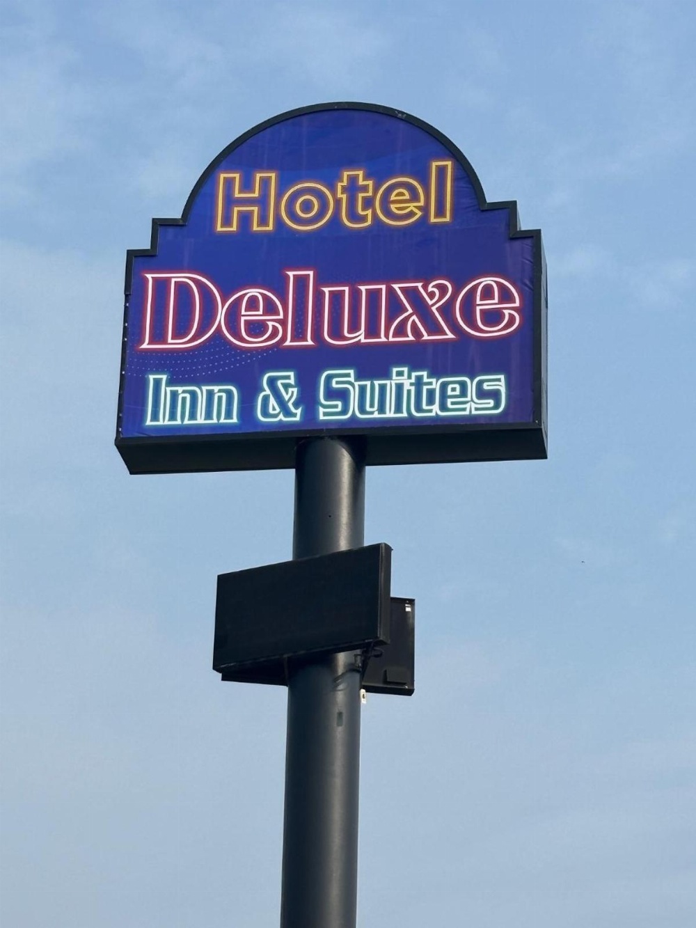 Deluxe 6 Inn & Suites Main image